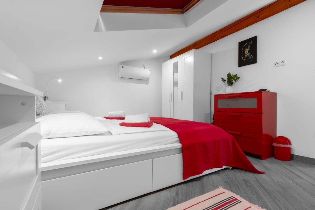 Apartments Punat Downtown Екстер'єр фото